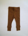 Bruna/rostfärgade, ribbade leggings i modell The Ribbed Leggings från The Simple Folk.&nbsp;.2